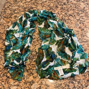 Chico’s Lead Lux oblong scarf chive great. New with tags.